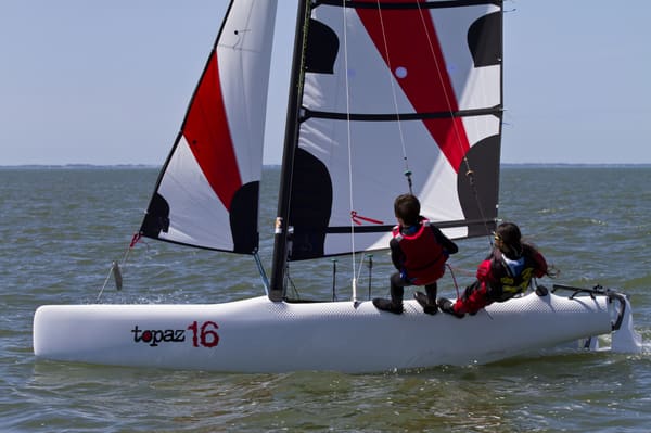 Topper Cat16 2024 – Skeg-romp zonder zwaarden