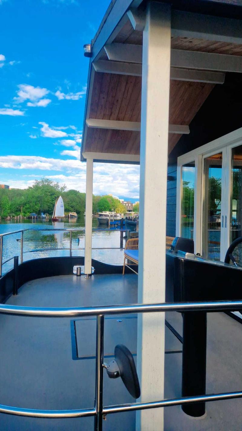 HOMESHIP Houseboat In AMSTERDAM -ZUID VaarChalet 1250D Luxe Goed Varende Houseboat foto 20