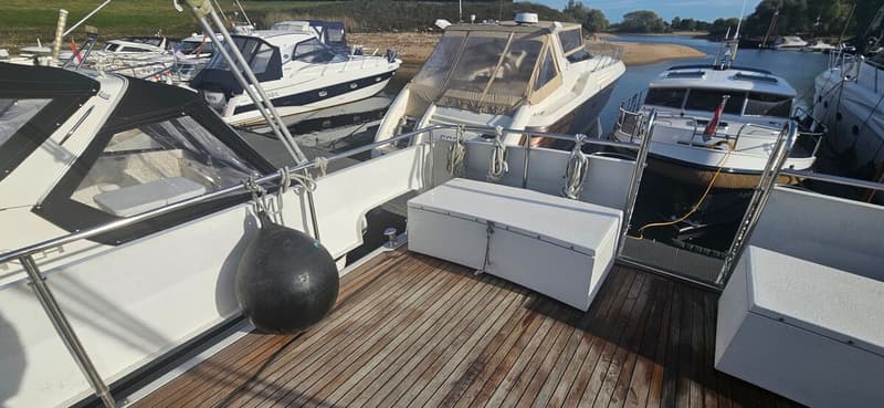 Neptunus 133 Flybridge foto 11