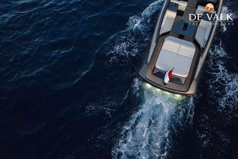 Reborn 38 Bowrider foto 16