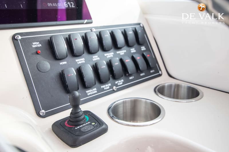 Boston Whaler 285 Conquest Pilothouse foto 22