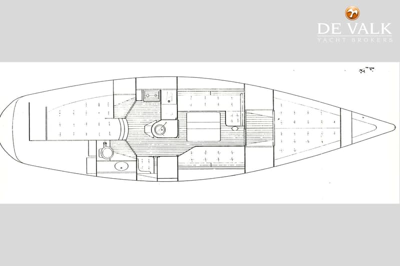 Een zwart-wit schematische tekening van de indeling van een boot, met een logo van "DE VALK YACHT BROKERS" bovenaan.