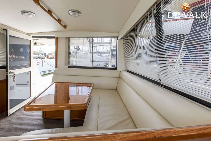 Riviera 33 Flybridge foto 14