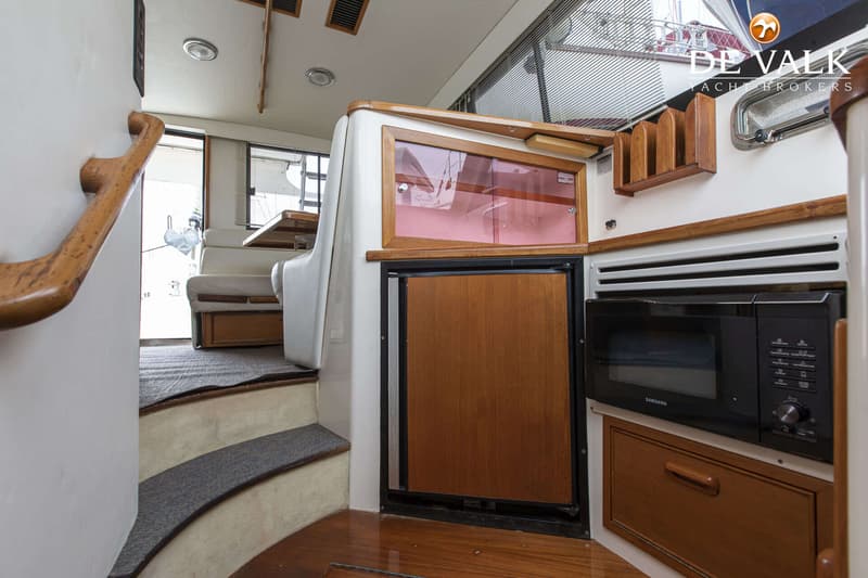 Riviera 33 Flybridge foto 18