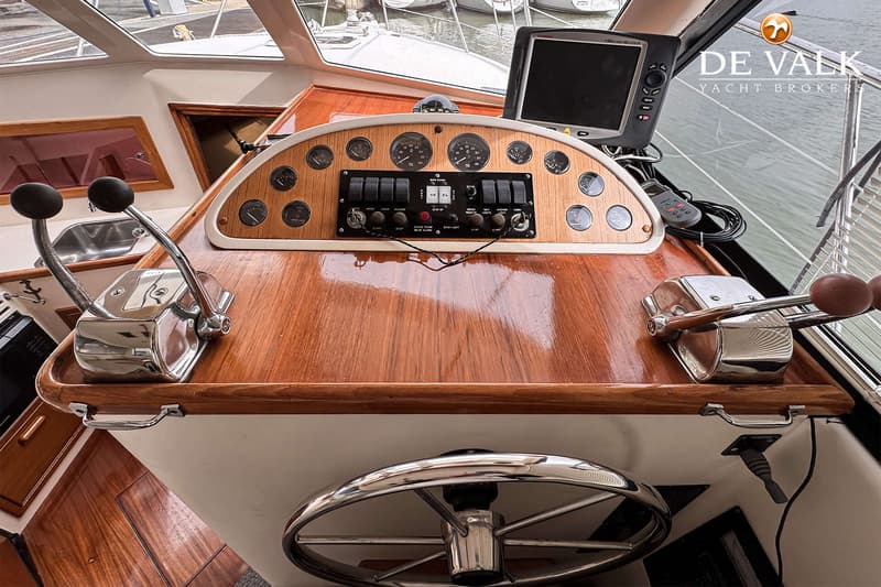 Riviera 33 Flybridge foto 20