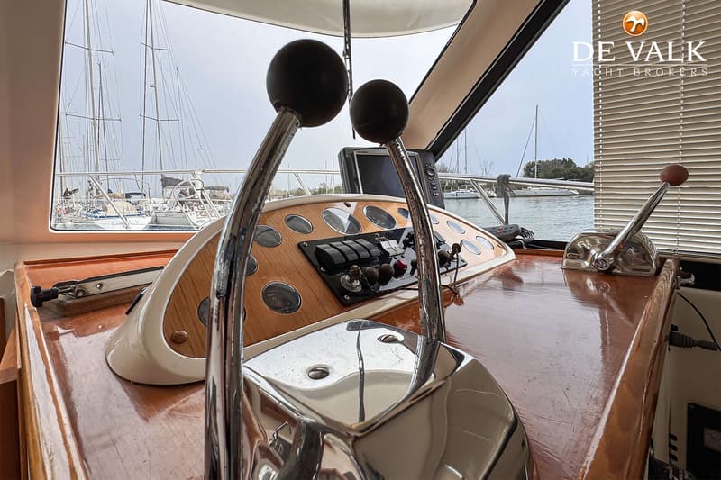 Riviera 33 Flybridge foto 21