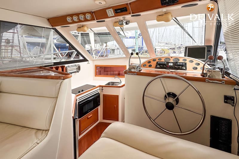 Riviera 33 Flybridge foto 23
