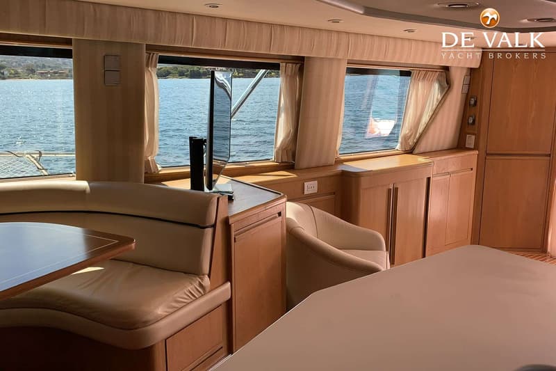 Hatteras 65 Convertible foto 15