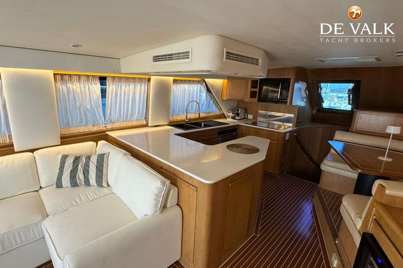 Hatteras 65 Convertible foto 17