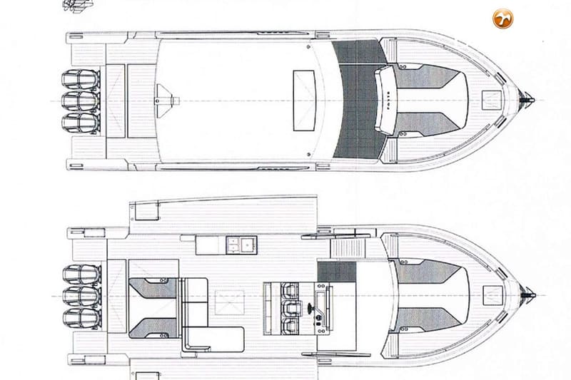 De afbeelding toont twee bovenaanzichten van een boot, met vier buitenboordmotoren aan de achtersteven. — Forte 47 GT