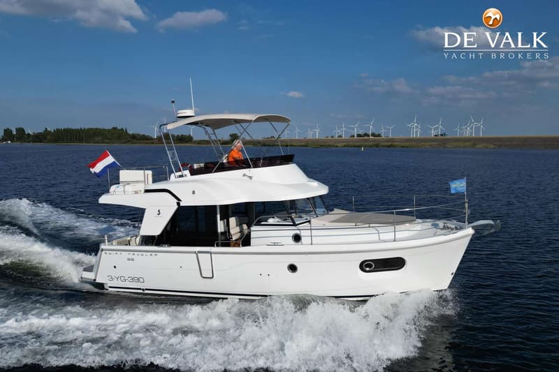 Beneteau Swift Trawler 35 foto 1