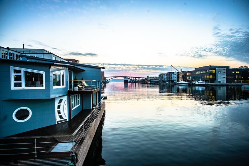 Grey Floating House Houseboat foto 6