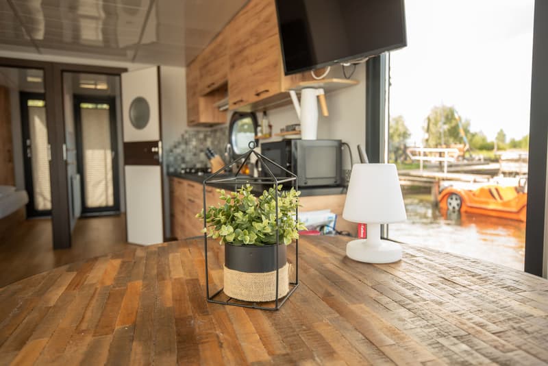 Campi 400 Houseboat Warns Met Ligplaats , Eigen Steiger En Chartermogelijkheid Houseboats foto 5
