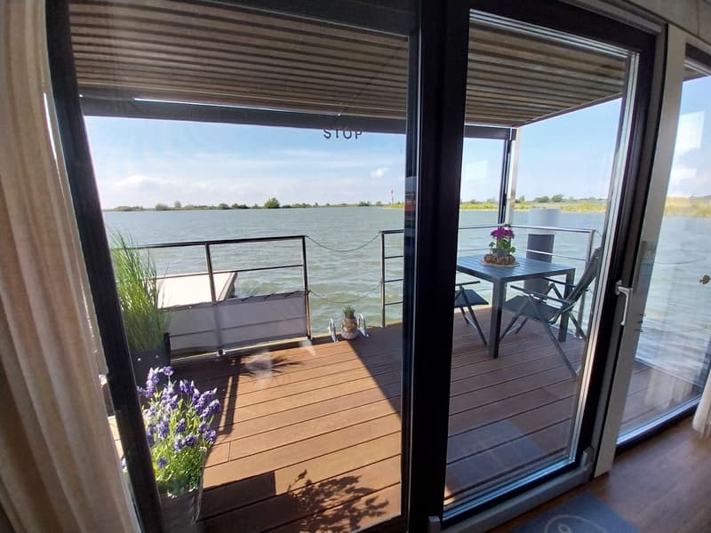 HT4 Houseboat Lelystad Ligplaats foto 8