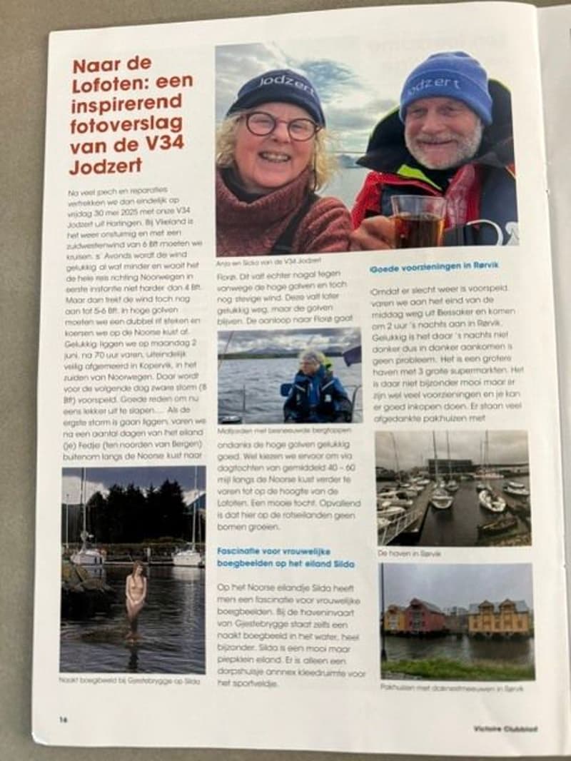 Een pagina uit een tijdschrift met meerdere foto's en tekst over een bootreis.