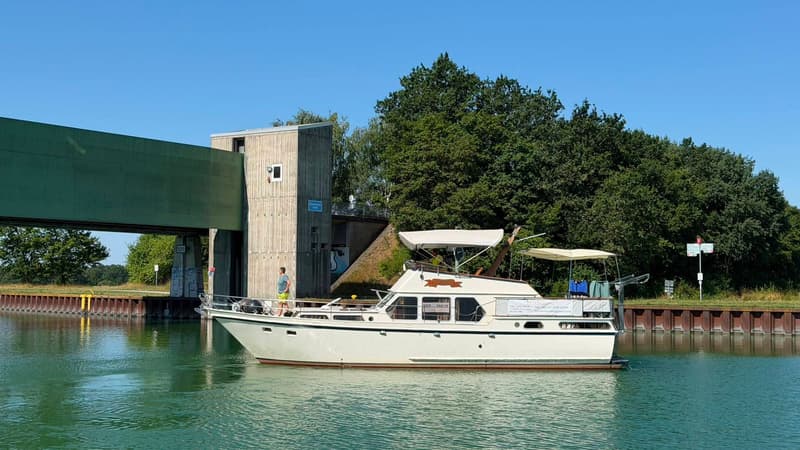 Van Der Valk 1300 Fly Bridge foto 5