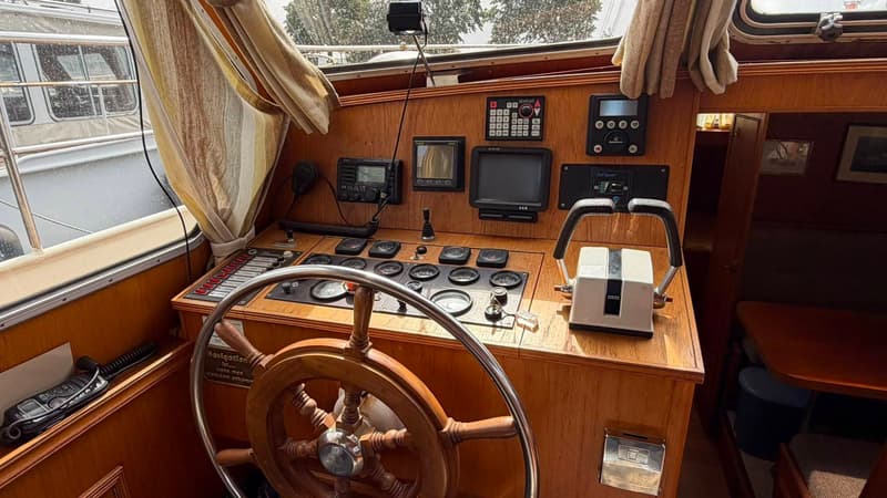 Van Der Valk 1300 Fly Bridge foto 9