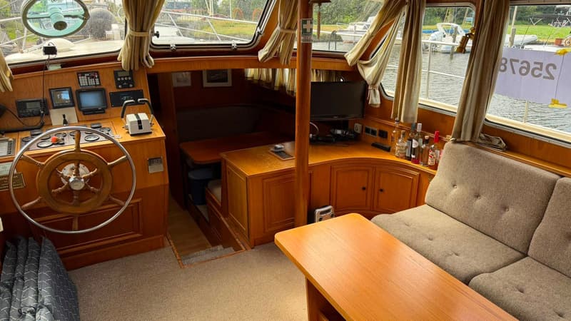 Van Der Valk 1300 Fly Bridge foto 10