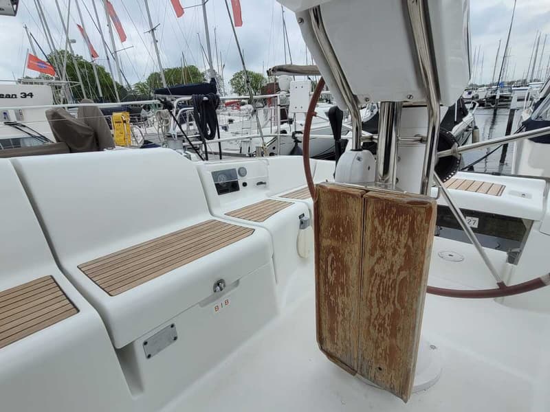 Beneteau Oceanis 373 foto 19