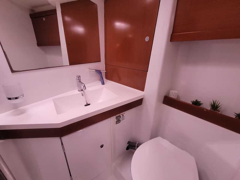 Beneteau Oceanis 54 foto 17