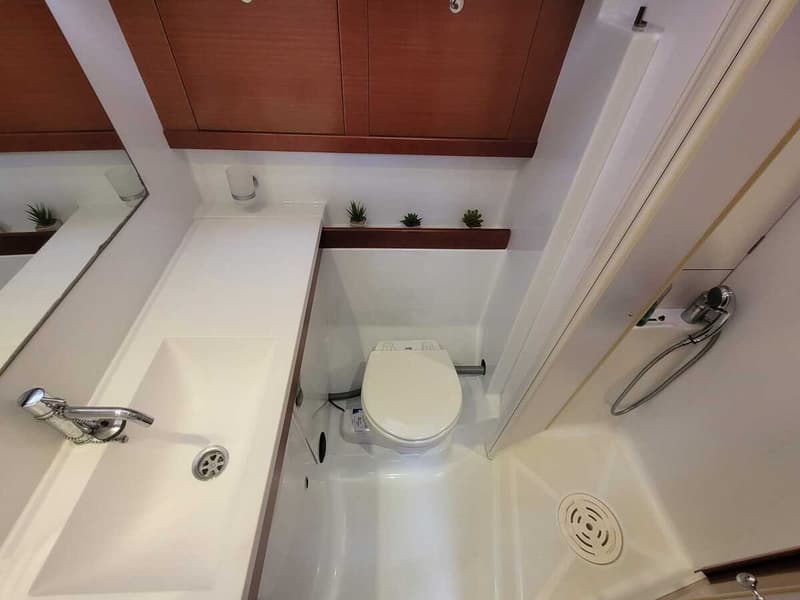 Beneteau Oceanis 54 foto 19