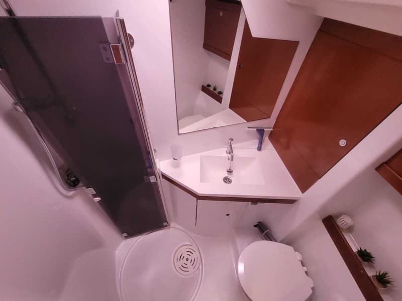 Beneteau Oceanis 54 foto 20