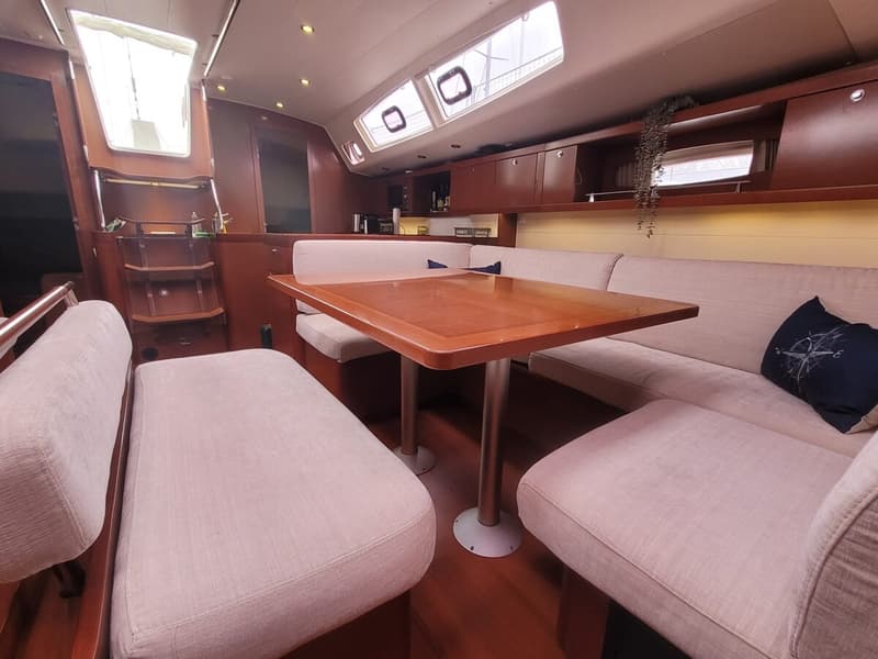 Beneteau Oceanis 54 foto 4