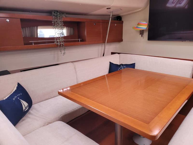Beneteau Oceanis 54 foto 10
