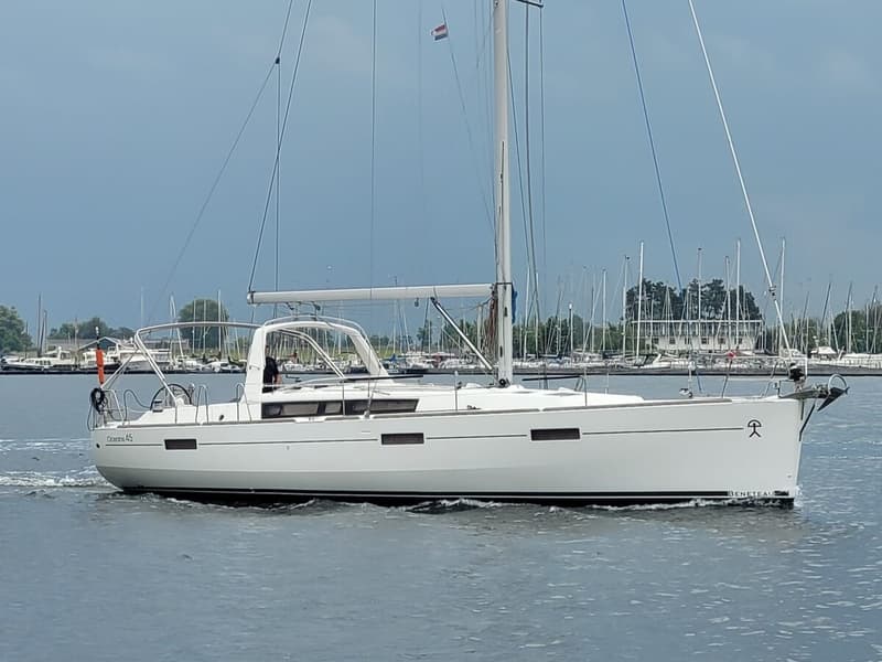 Beneteau Oceanis 45 foto 1