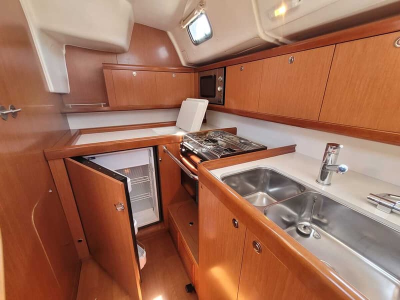 Beneteau Oceanis 43 foto 11
