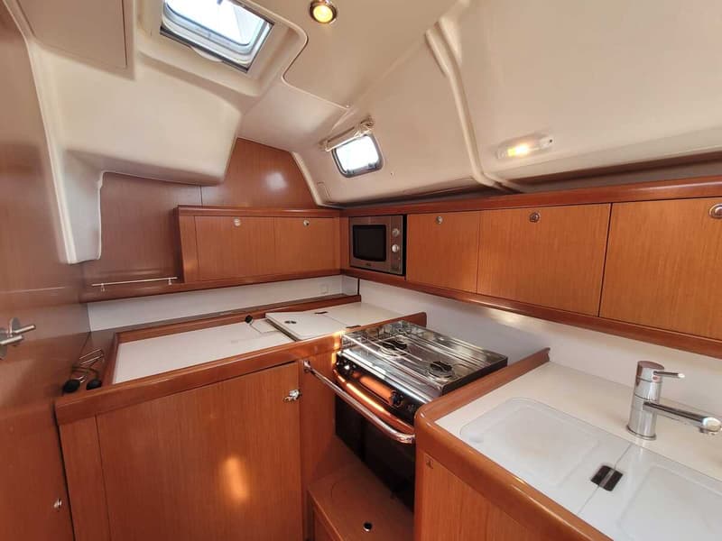 Beneteau Oceanis 43 foto 6