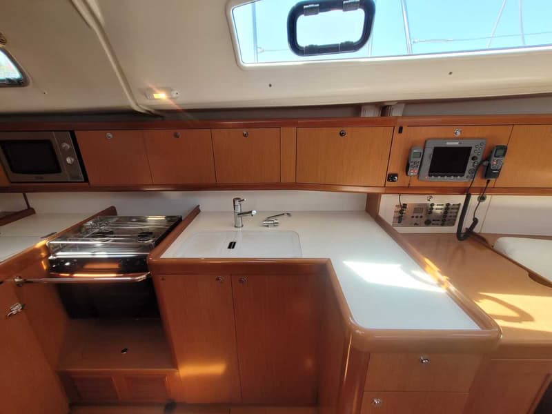 Beneteau Oceanis 43 foto 9