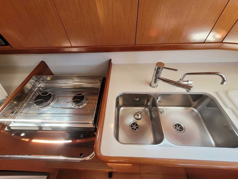 Beneteau Oceanis 43 foto 10