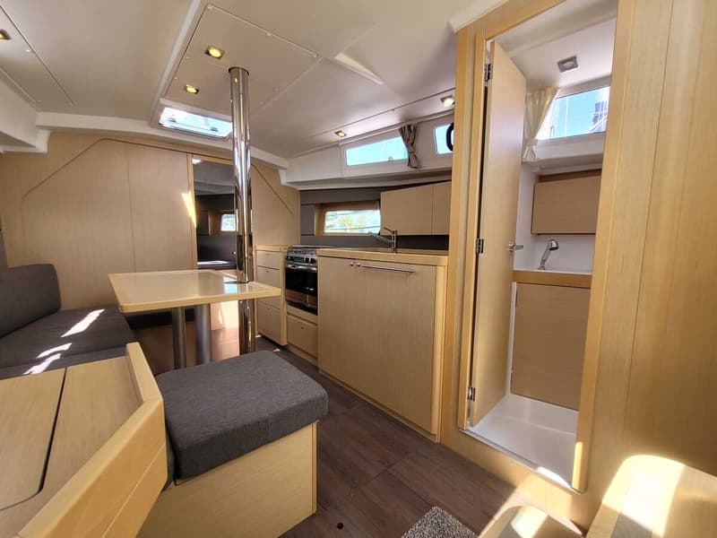 Beneteau Oceanis 35 foto 11
