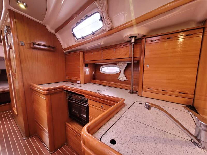 Bavaria 42-3 Custom Line foto 9
