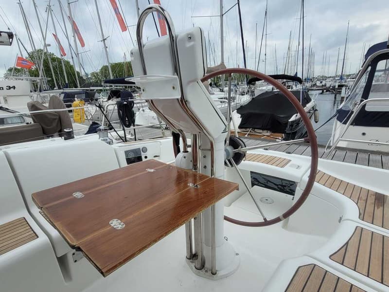Beneteau Oceanis 373 Clipper foto 24