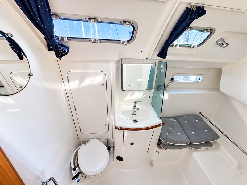 Beneteau Oceanis 373 Clipper foto 5