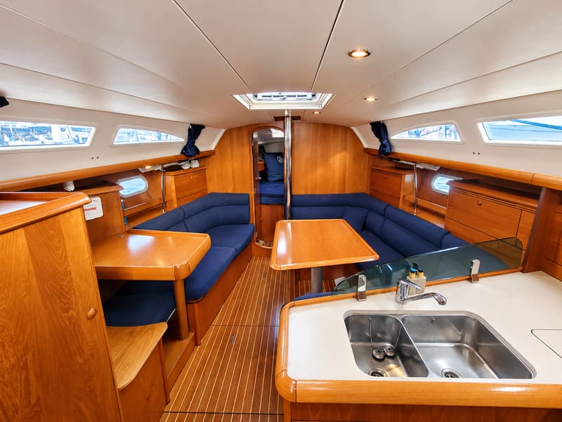Jeanneau Sun Odyssey 37 foto 2