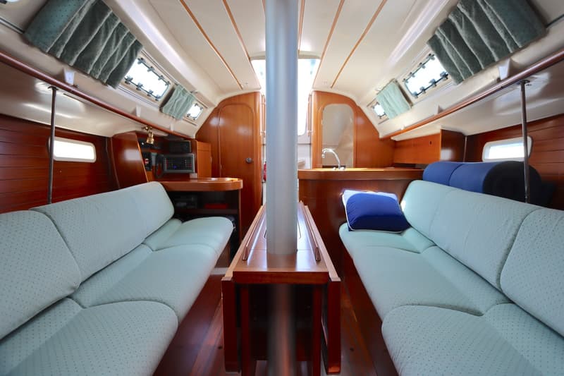 Beneteau Oceanis 300 foto 11