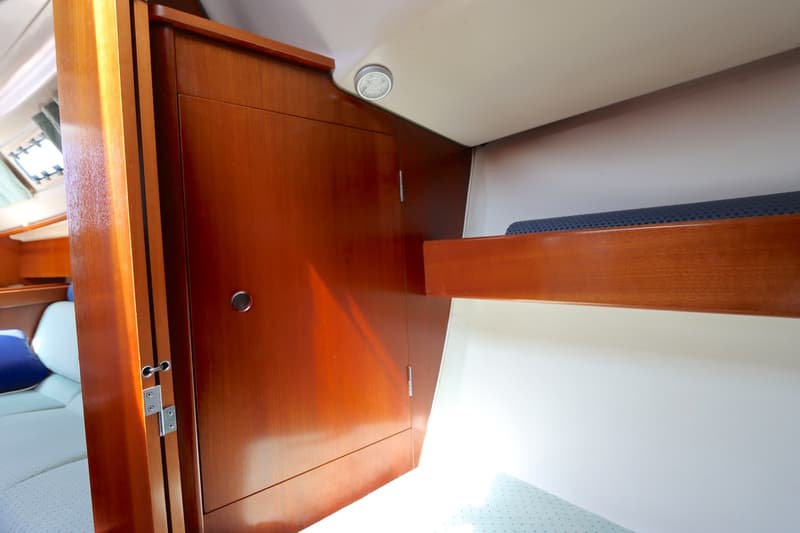 Beneteau Oceanis 300 foto 12