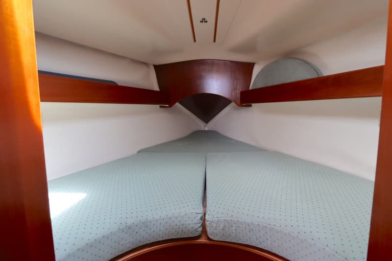 Beneteau Oceanis 300 foto 14