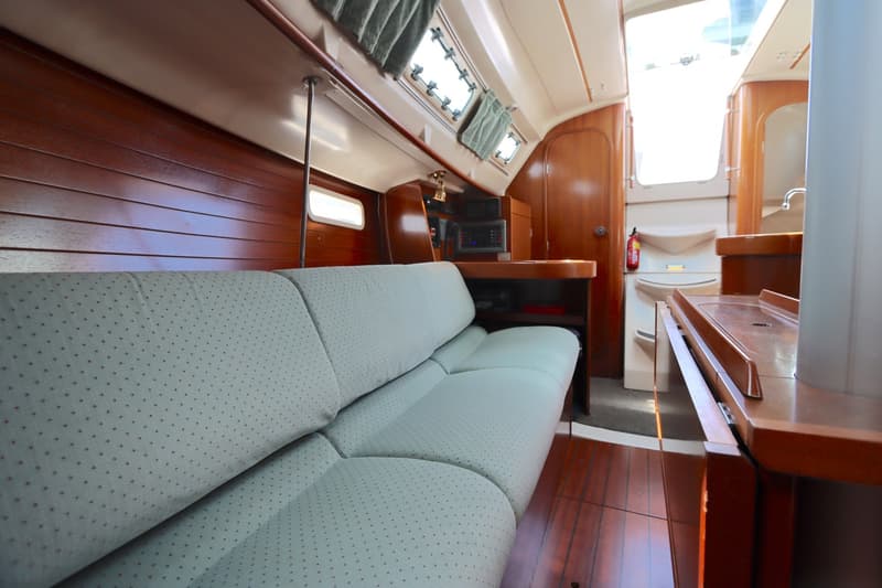 Beneteau Oceanis 300 foto 15
