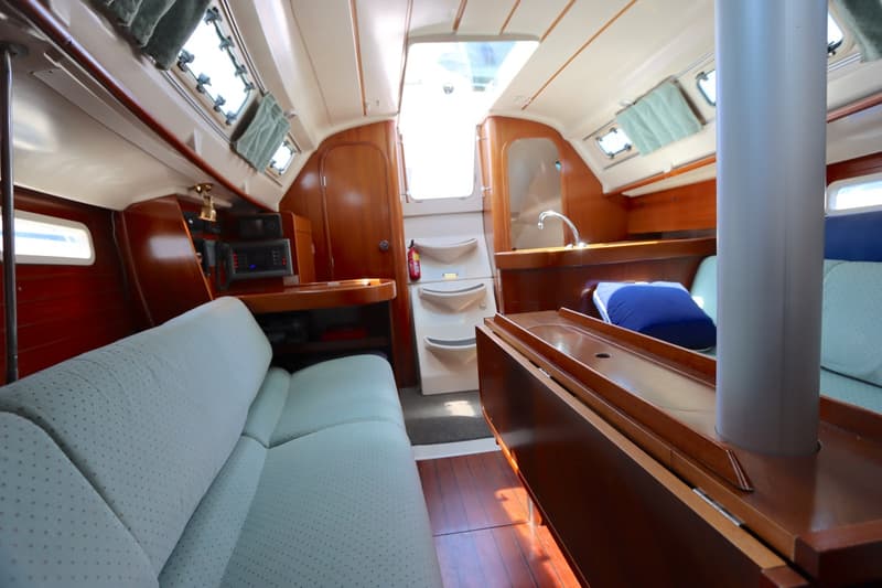 Beneteau Oceanis 300 foto 17