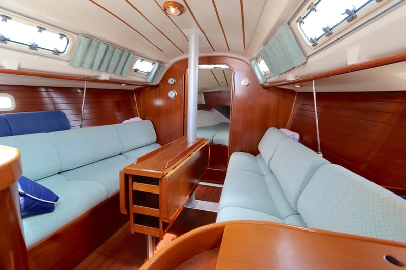 Beneteau Oceanis 300 foto 3