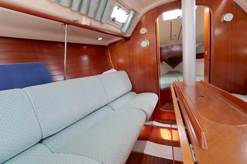 Beneteau Oceanis 300 foto 6