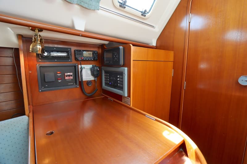 Beneteau Oceanis 300 foto 7