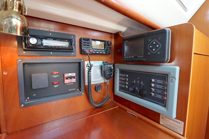 Beneteau Oceanis 300 foto 8