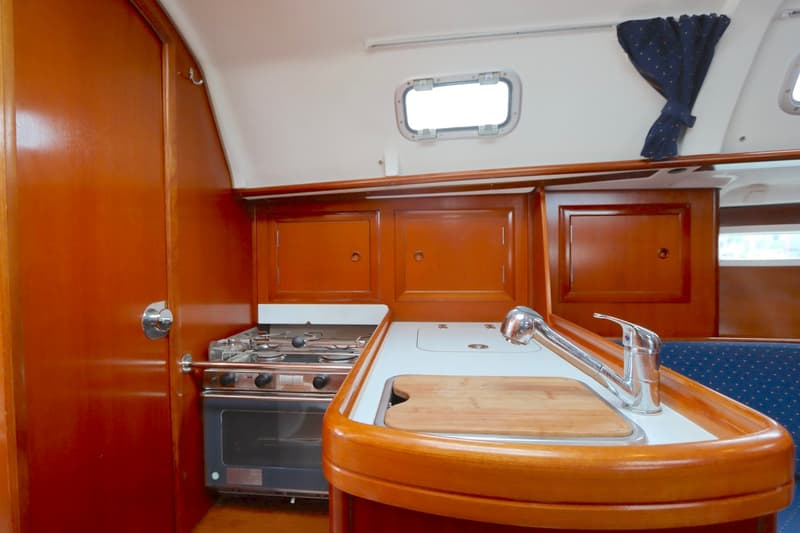 Beneteau Oceanis 311 Clipper foto 9
