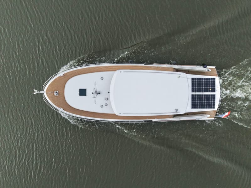 Serious Yachts Serious Yachts Gently Low Bridge 45 Sedan foto 9