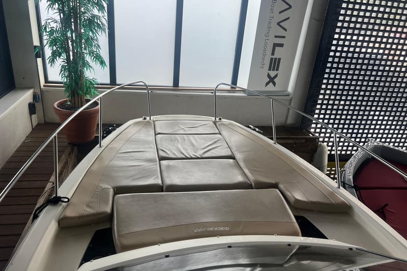 Quicksilver Activ 875 Sundeck foto 11